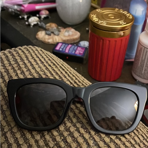 Coach sunglasses new without tag and never been wore - Picture 3 of 3